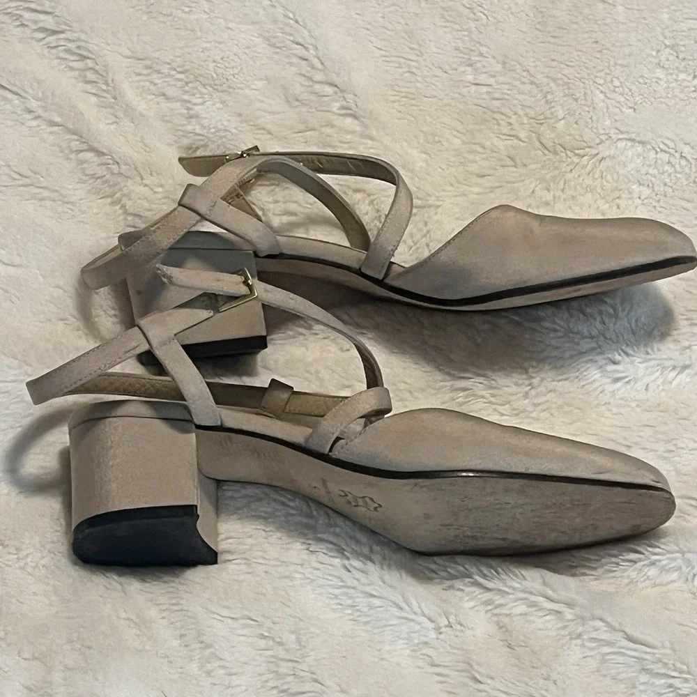 Adrienne Vittadini Classic Tan, Closed Toe‎ Heel And Ankle Strap Size 5M